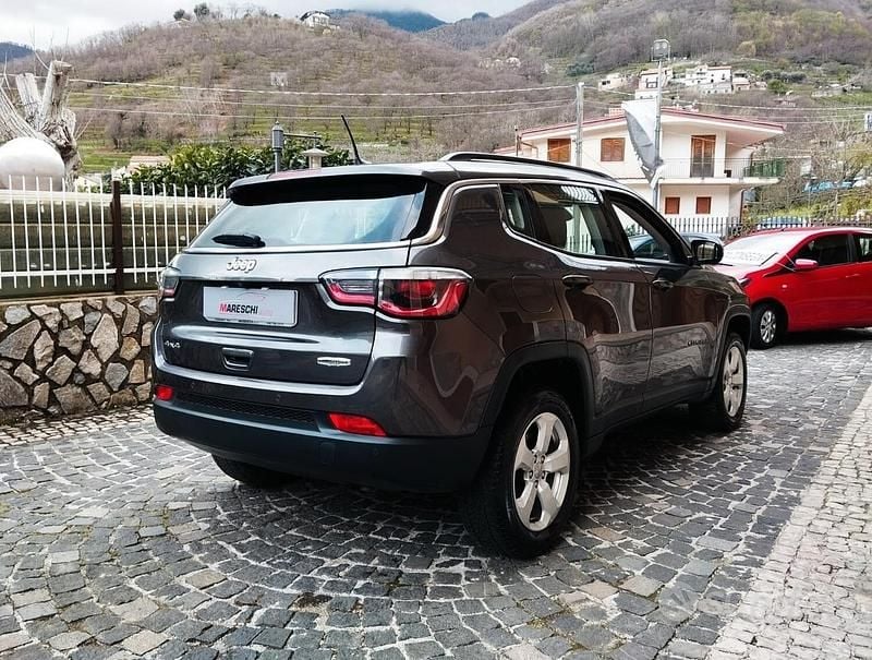 Begagnad Jeep Compass Longitude 140 HK (102 kW) 2018 Grå SUV
