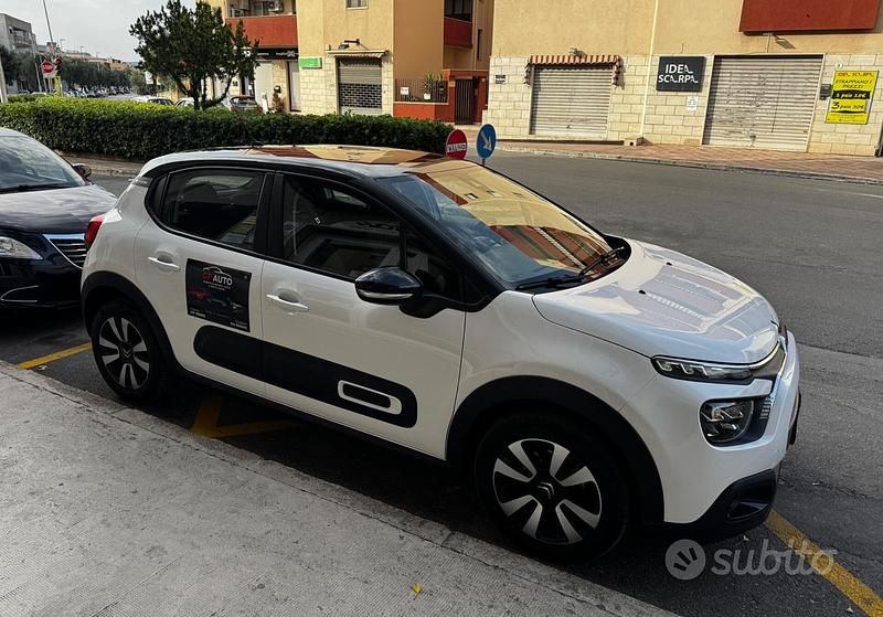 Usata Citroën C3 Shine 101 CV (74 kW) 2022 Bianco Utilitaria