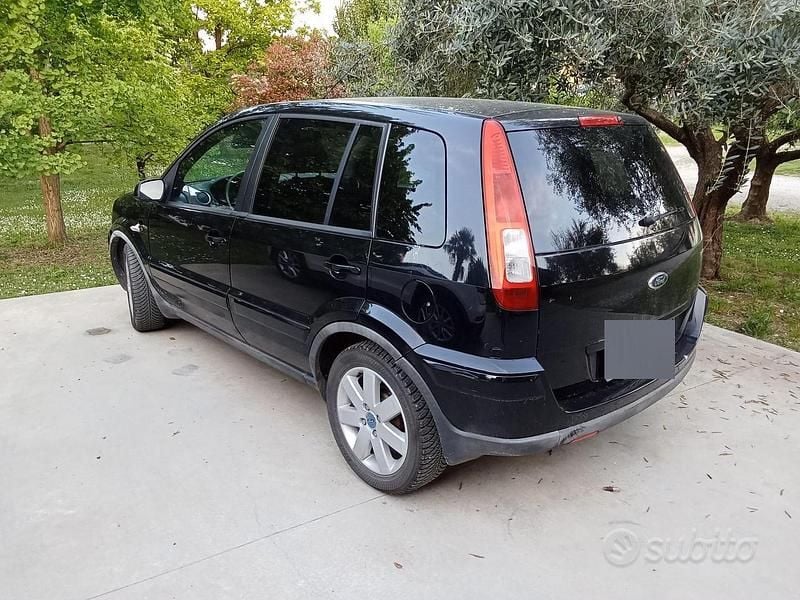 Usata Ford Fusion 68 CV (50 kW) 2007 Nero Utilitaria