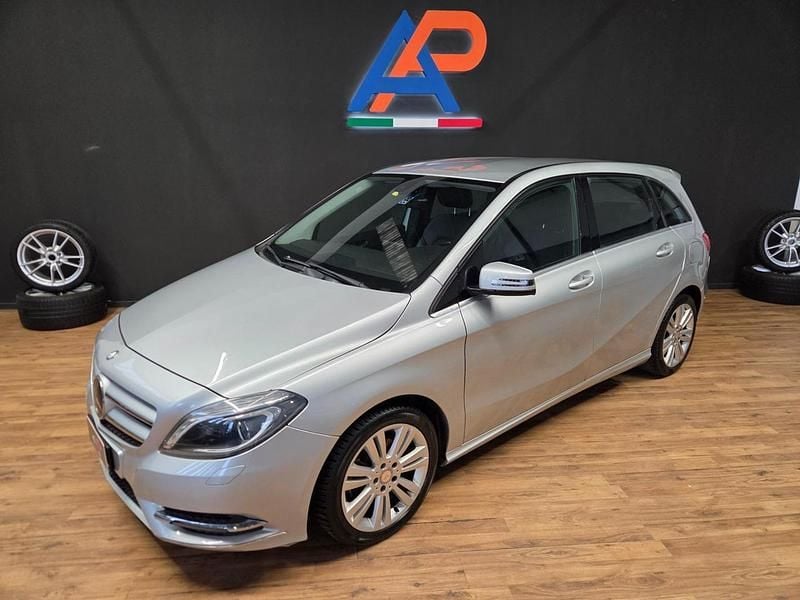 Usata Mercedes B200 Premium 135 CV (99 kW) 2014 Giallo Monovolume