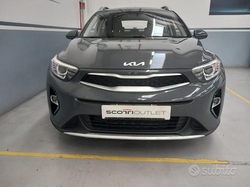 Begagnad Kia Stonic Urban 84 HK (61 kW) 2022 Grå SUV