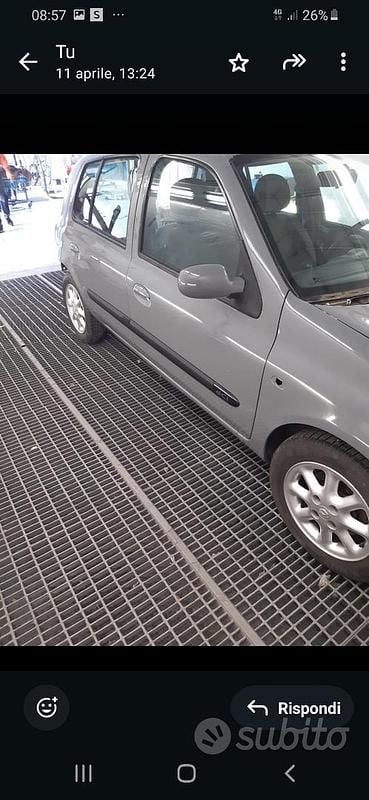 Usata Renault Clio II 82 CV (60 kW) 2004 Grigio Berlina