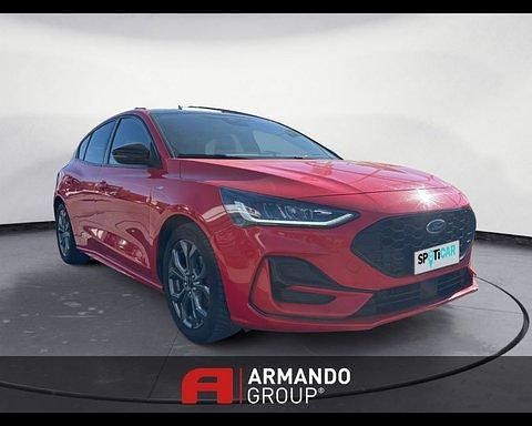 Begagnad Ford Focus ST-Line 125 HK (91 kW) 2023 Röd Halvkombi