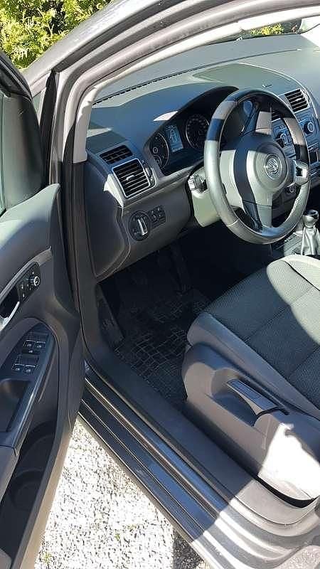 Usata VW Touran Comfortline 105 CV (77 kW) 2011 Grigio Monovolume