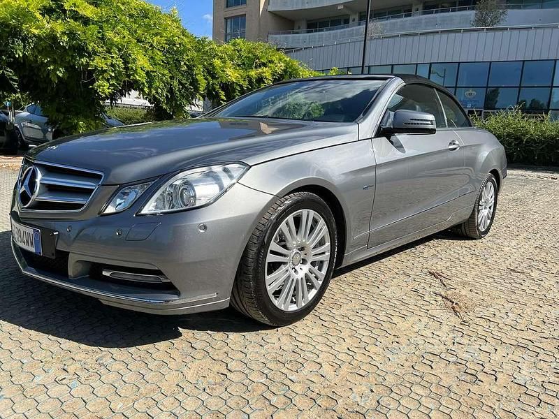 Usata Mercedes E220 170 CV (125 kW) 2011 Grigio Cabrio