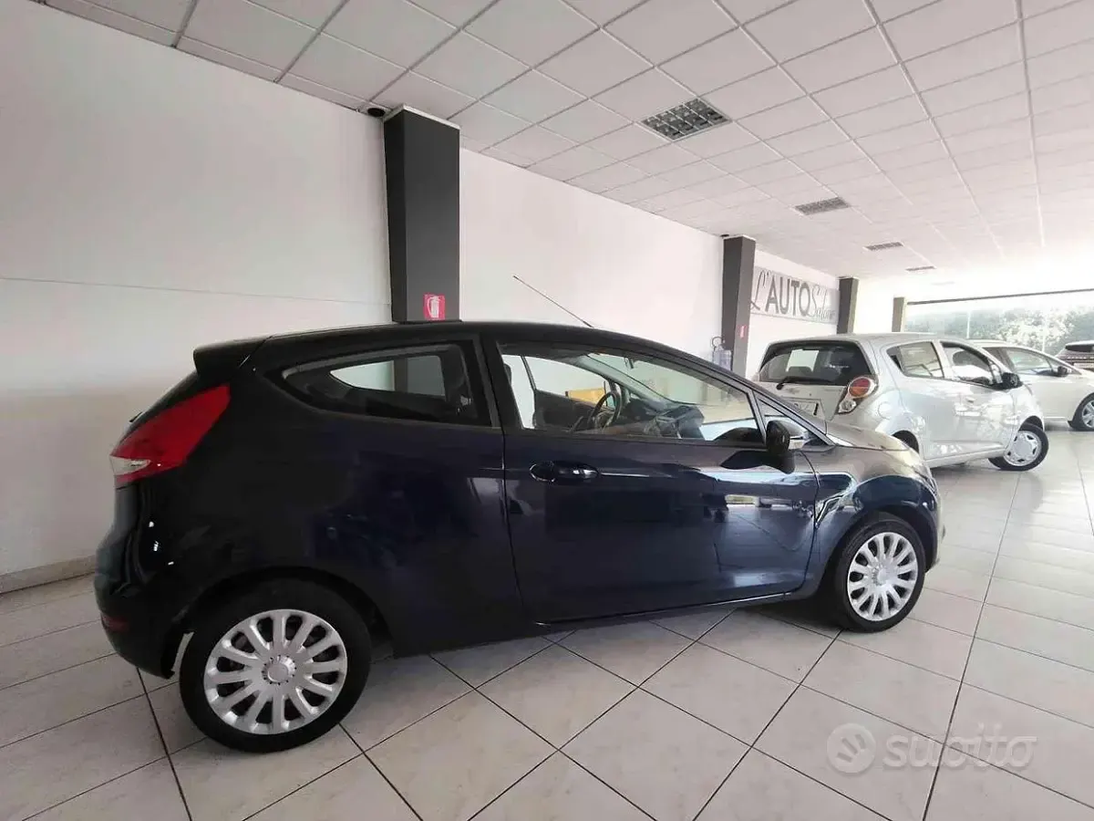 Usata Ford Fiesta 60 CV (44 kW) 2011 Blu Utilitaria