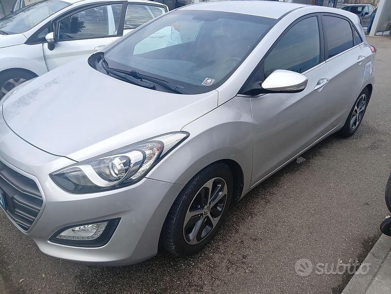 Usata Hyundai i30 110 CV (80 kW) 2016 Grigio Berlina