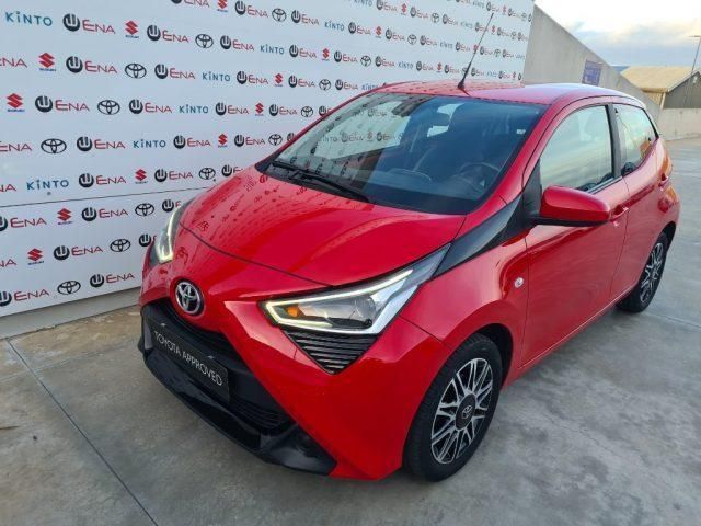 Rosso pastello Usata 2020 Toyota Aygo Connect Style Due volumi | 11.900 € (Buon prezzo) - Immagine 1/4