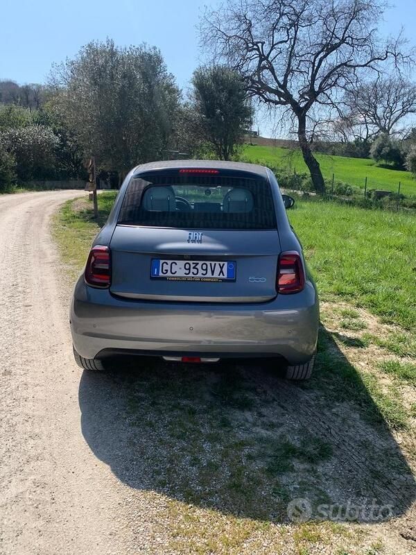 Usata Fiat 500e La Prima 69 kW (95 CV) 2020 Grigio Cabrio