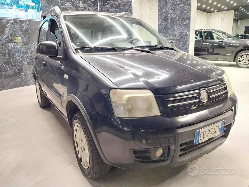 Usado Fiat Panda 4x4 Climbing 69 HP (50 kW) 2010 Preto Citadino