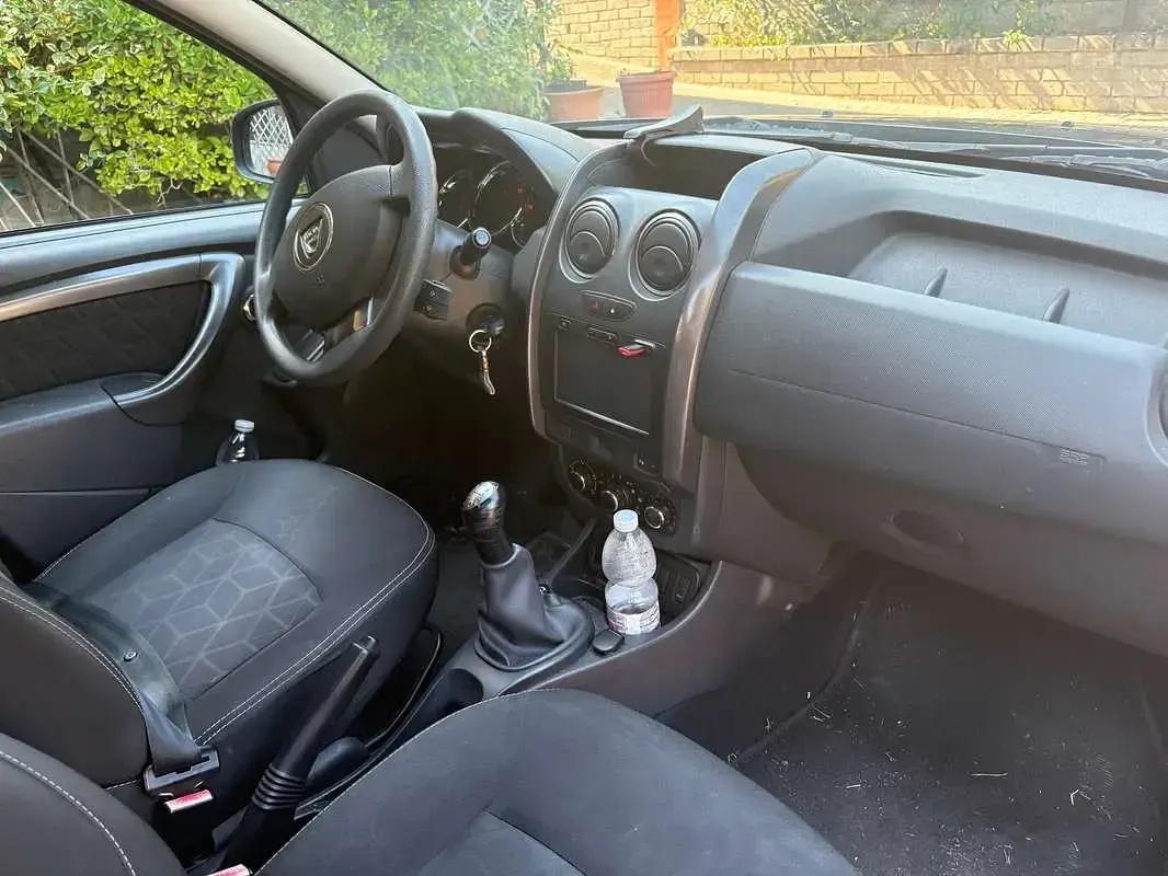 Usata Dacia Duster Lauréate 105 CV (77 kW) 2015 Grigio SUV