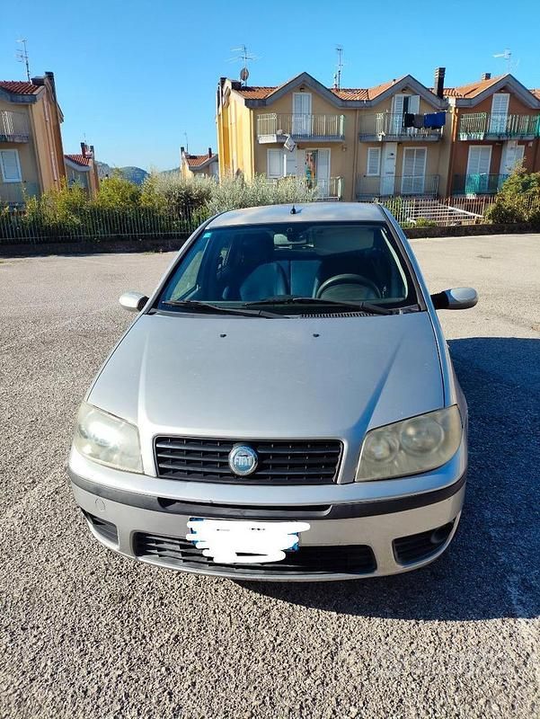 Usata Fiat Punto Active 60 CV (44 kW) 2004 Argento Berlina