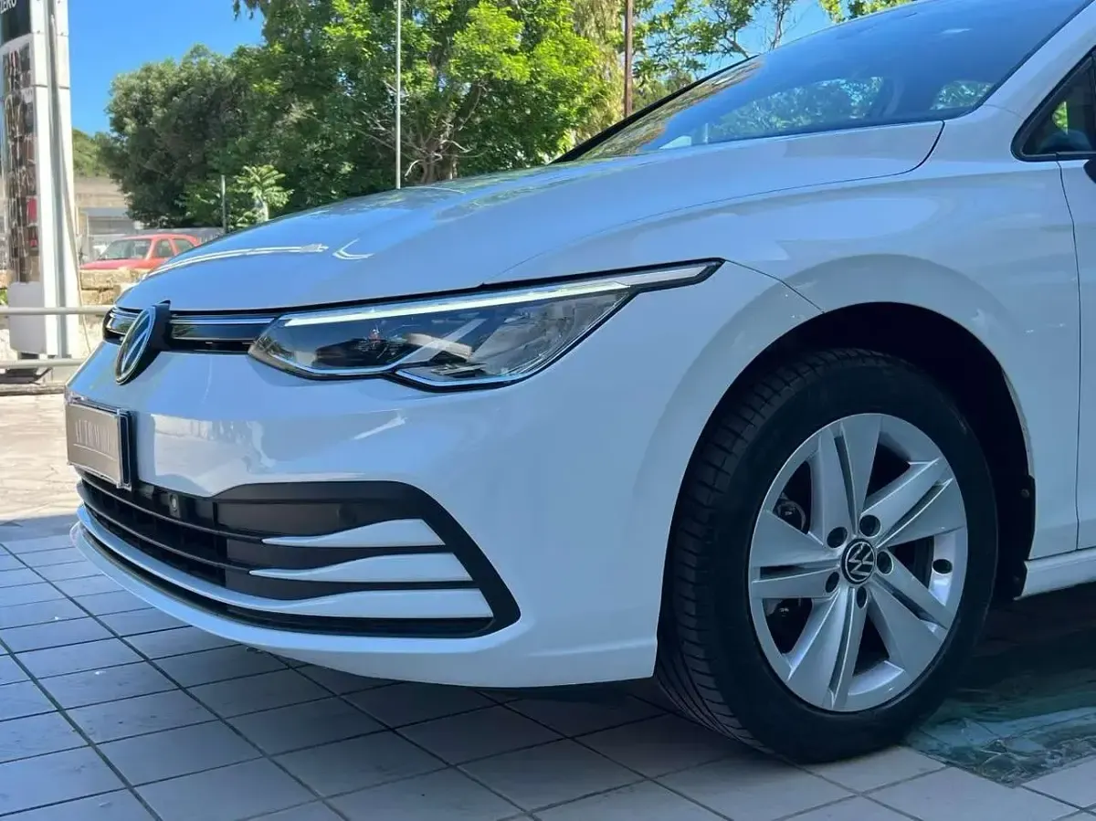 Usata VW Golf VIII Life 116 CV (85 kW) 2021 Bianco Berlina