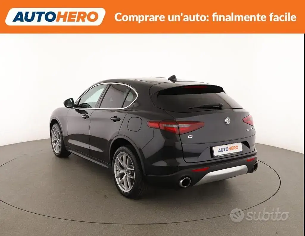 Usado Alfa Romeo Stelvio 280 CV (205 kW) 2017 Negro SUV
