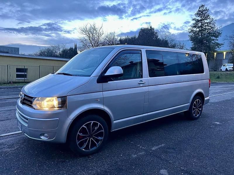 Usata VW Caravelle 179 CV (131 kW) 2015 Argento Furgone