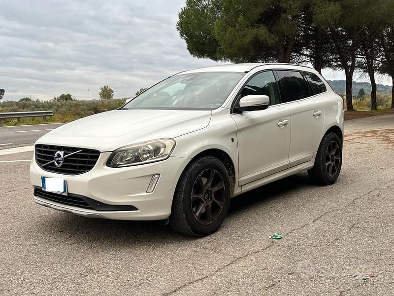 Bianco Usata 2015 Volvo XC60 Ocean Race SUV | 11.000 € (Buon prezzo) - Immagine 1/4