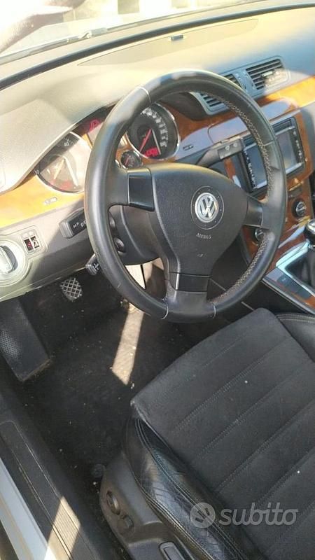 Usata VW Passat 130 CV (95 kW) 2005 Grigio Berlina