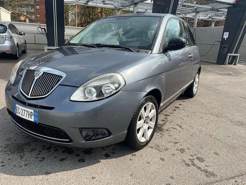 Usata Lancia Ypsilon 69 CV (50 kW) 2011 Blu/azzurro Utilitaria