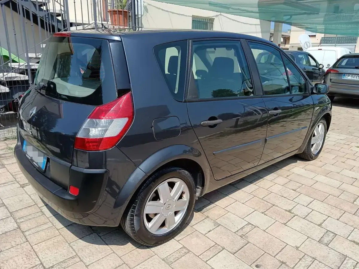 Usata Renault Scénic Dynamique 131 CV (96 kW) 2006 Nero Monovolume