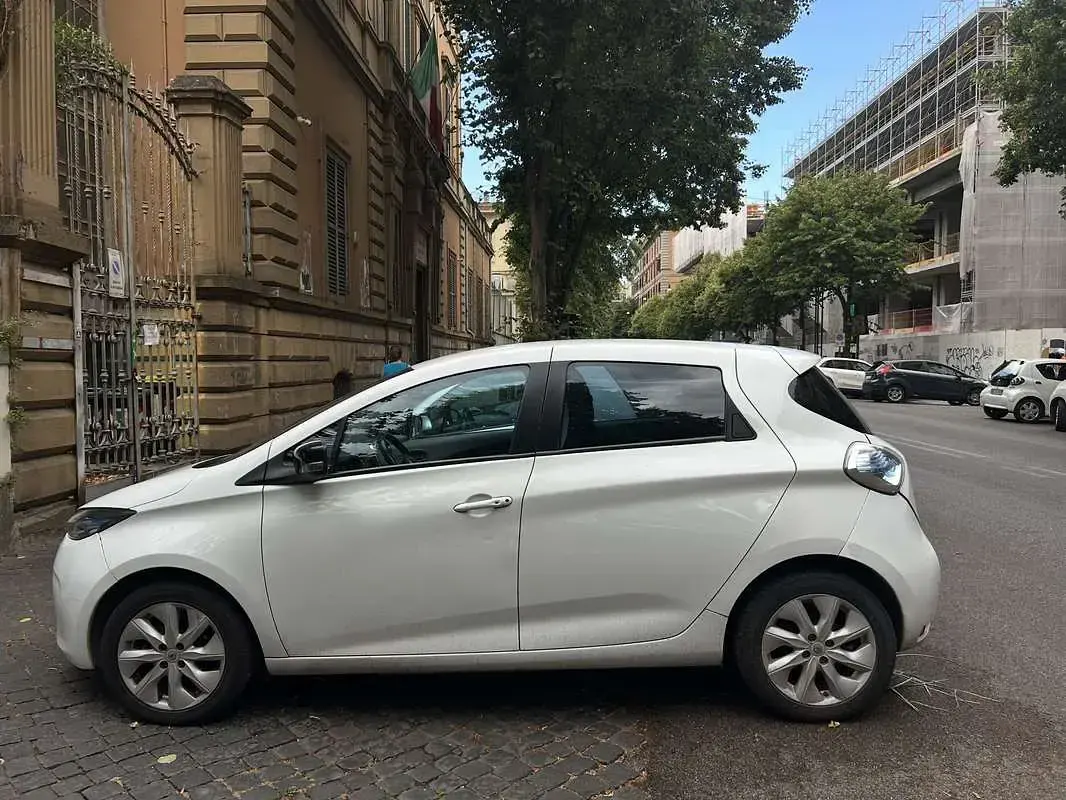 Usata Renault Zoe Zen 42 kW (58 CV) 2015 Utilitaria
