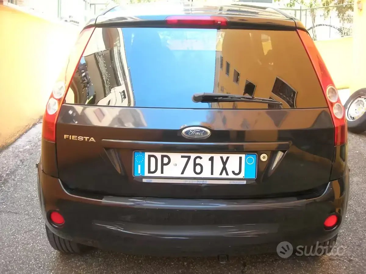 Usata Ford Fiesta 75 CV (55 kW) 2008 Grigio Utilitaria