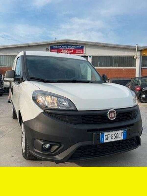 Usata Fiat Doblò S 105 CV (77 kW) 2021 Bianco Monovolume