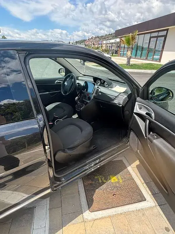 Usata Lancia Ypsilon 77 CV (56 kW) 2012 Utilitaria