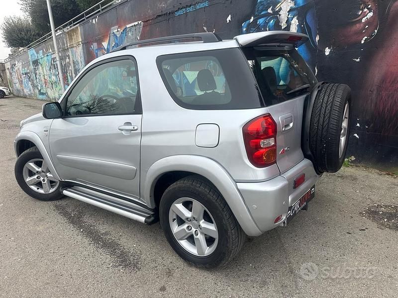 Usata Toyota RAV4 150 CV (110 kW) 2005 Grigio SUV