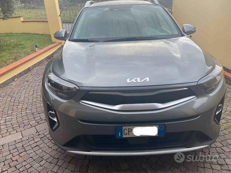 Usata Kia Stonic Style 101 CV (74 kW) 2023 Grigio SUV