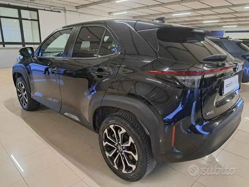 Usata Toyota Yaris Hybrid Trend 92 CV (67 kW) 2022 Grigio Berlina