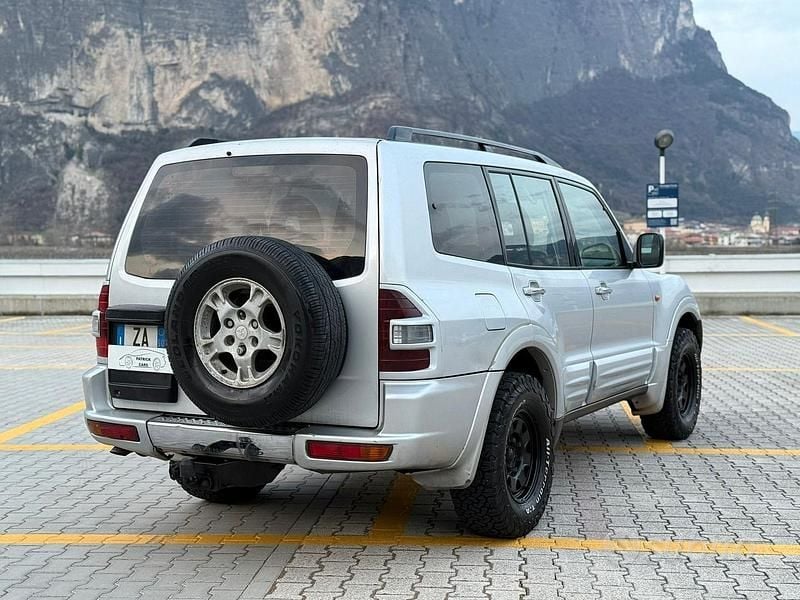 Usata Mitsubishi Pajero 160 CV (117 kW) 2002 Grigio SUV