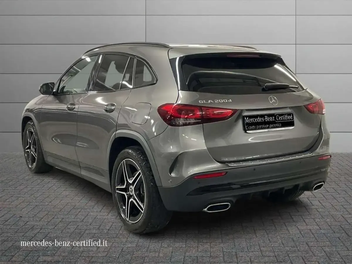 Usata Mercedes GLA200 Premium 150 CV (110 kW) 2022 Grigio montagna SUV