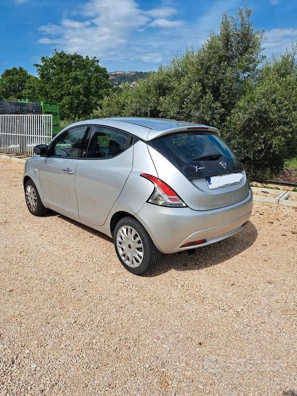 Usata Lancia Ypsilon 95 CV (69 kW) 2013 Grigio Utilitaria