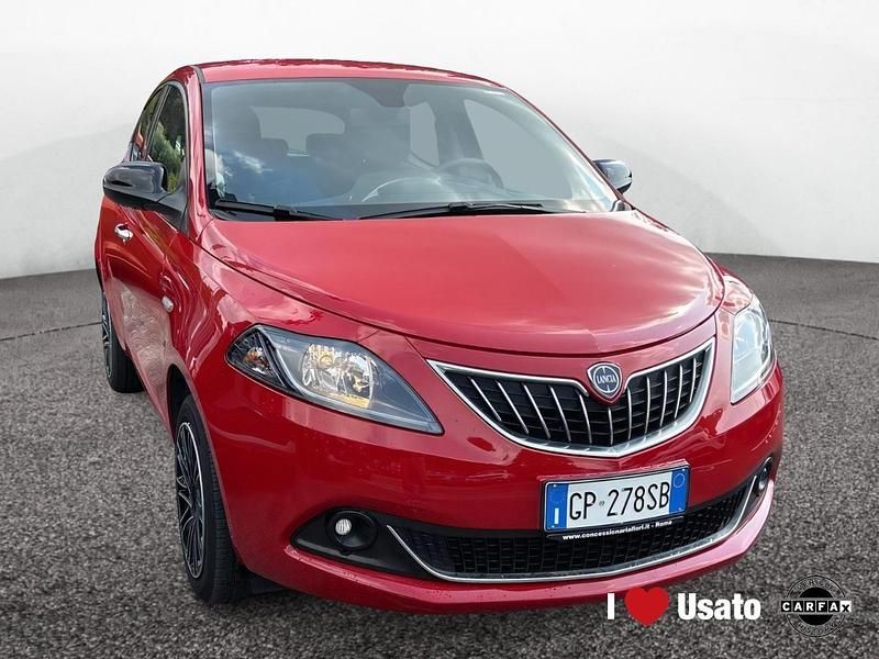 Usata Lancia Ypsilon Gold 70 CV (51 kW) 2023 Rosso Utilitaria