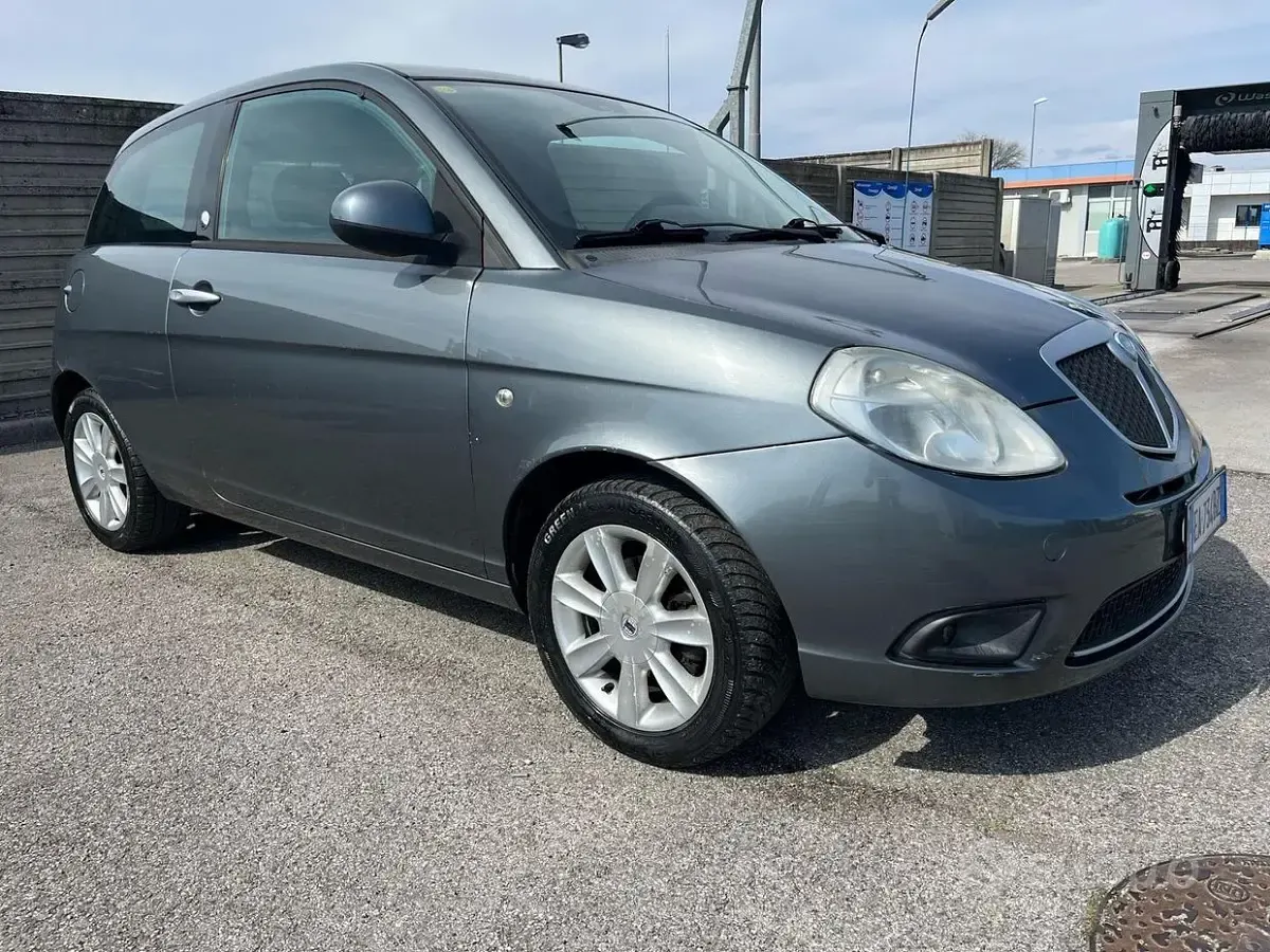 Usata Lancia Ypsilon 77 CV (56 kW) 2009 Grigio Utilitaria