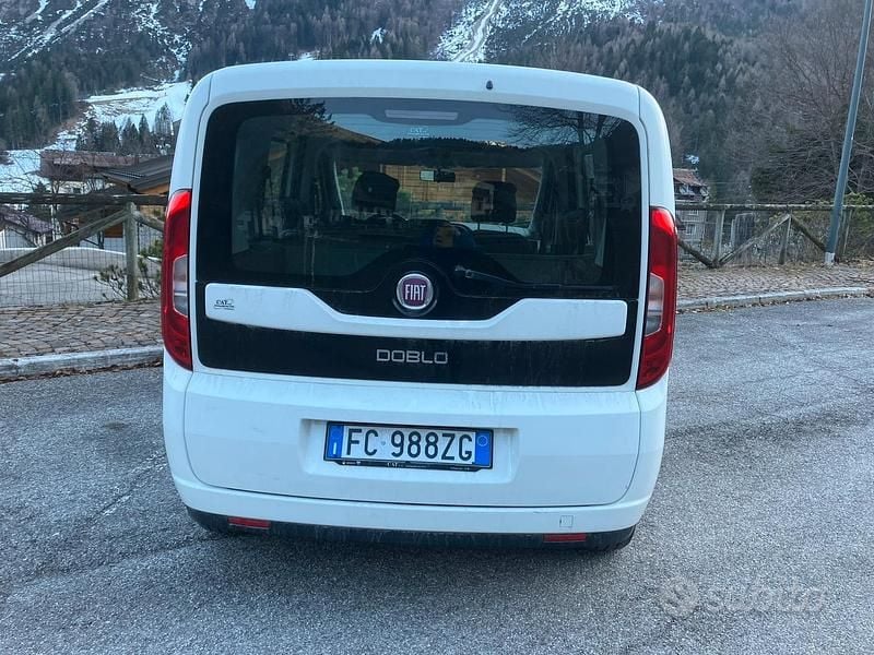 Usata Fiat Doblò 120 CV (88 kW) 2015 Bianco Monovolume