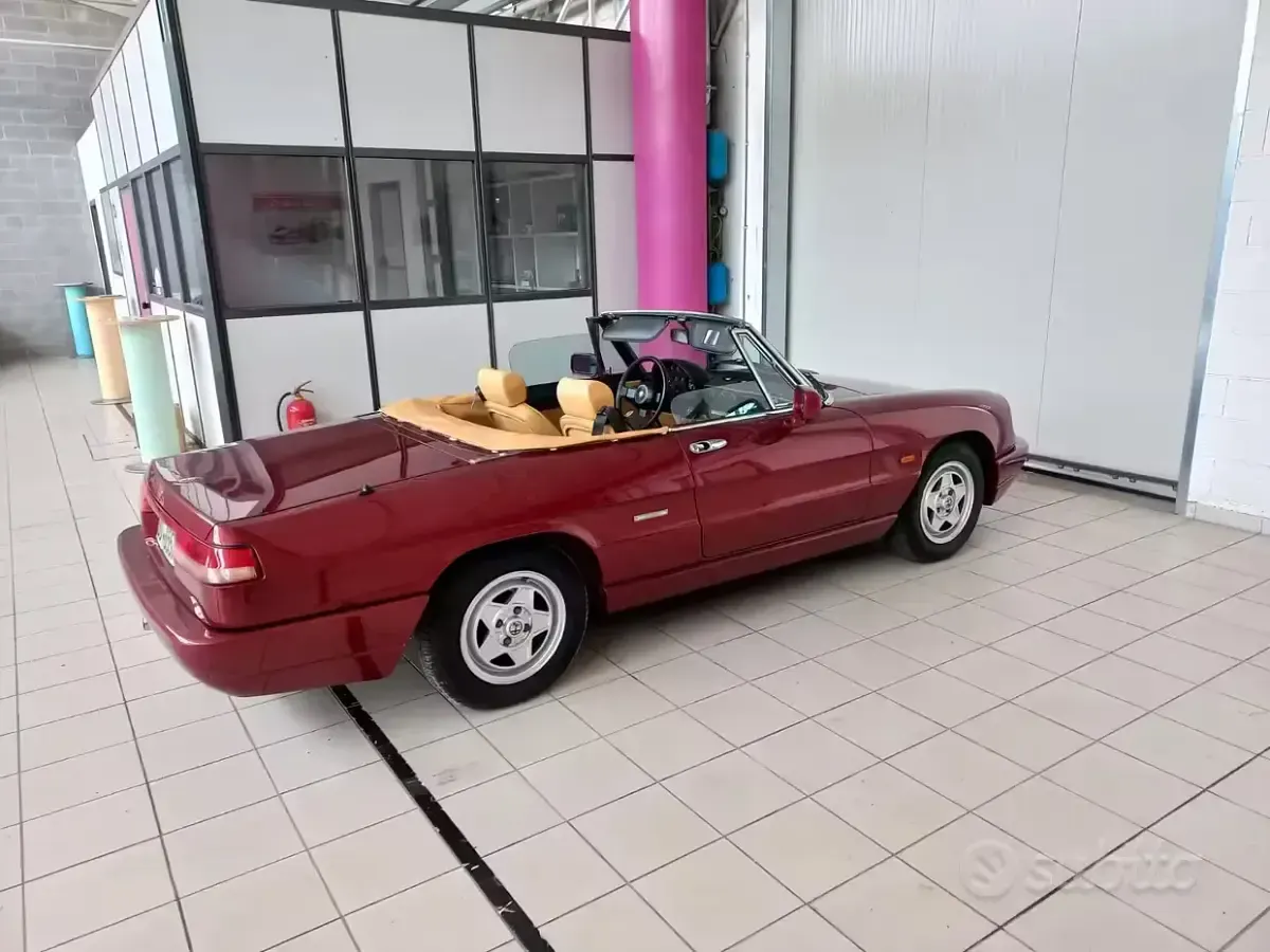 Usata Alfa Romeo Spider 106 CV (77 kW) 1990 Rosso Cabrio
