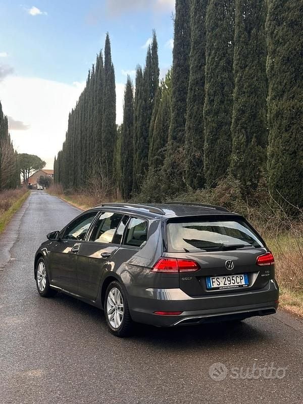 Usata VW Golf VII 131 CV (96 kW) 2018 Grigio Station wagon