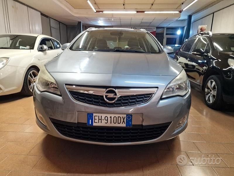Usata Opel Astra Cosmo 110 CV (80 kW) 2011 Blu Station wagon