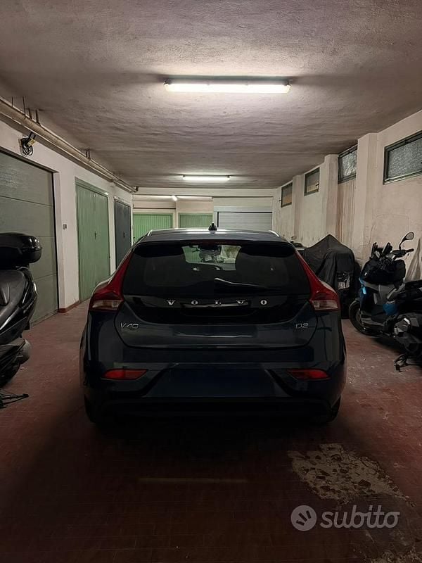 Usata Volvo V40 120 CV (88 kW) 2017 Grigio Berlina