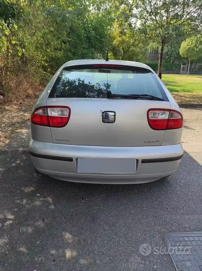 Usata Seat Leon 105 CV (77 kW) 2002 Grigio Utilitaria