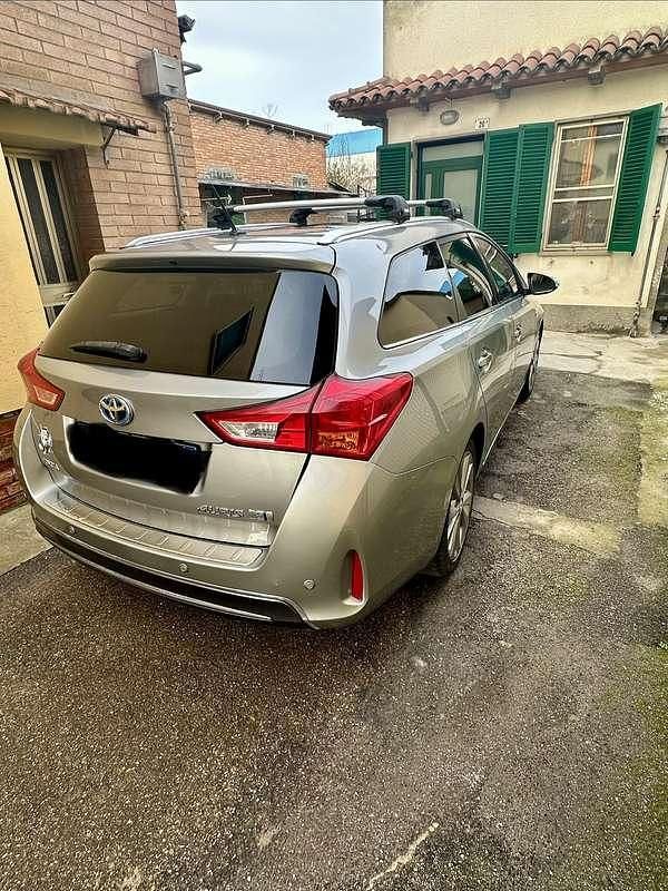 Usata Toyota Auris Hybrid Lounge 99 CV (72 kW) 2013 Grigio Station wagon