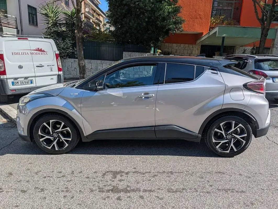 Usata Toyota C-HR Style 98 CV (72 kW) 2017 Argento SUV