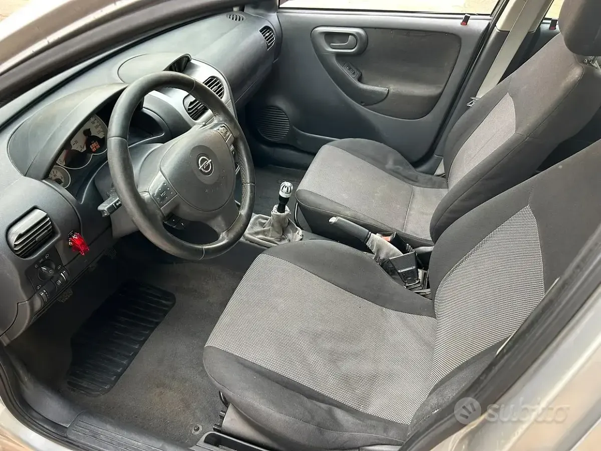 Usata Opel Corsa 80 CV (58 kW) 2005 Grigio Utilitaria