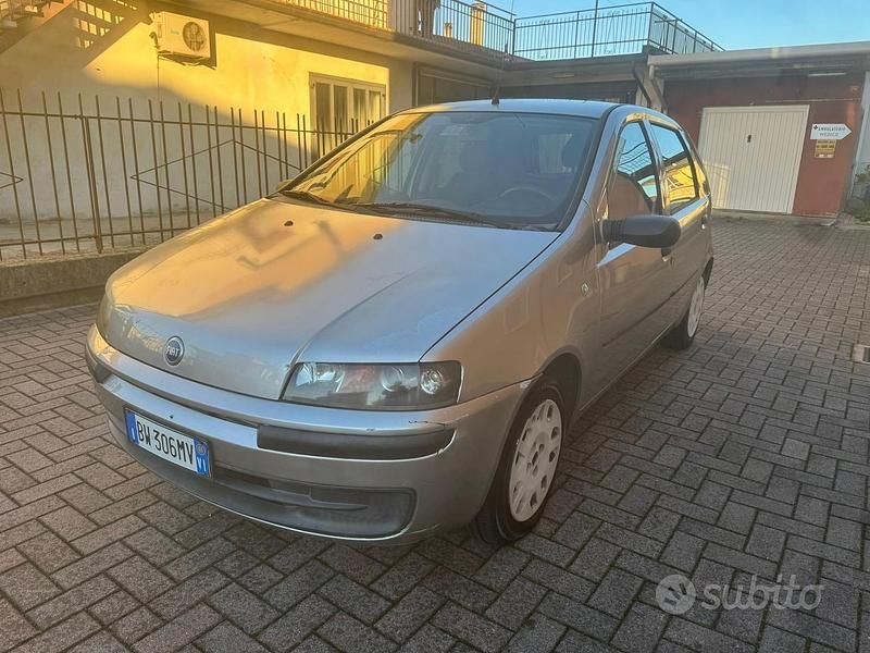 Usata Fiat Punto 59 CV (43 kW) 2001 Grigio Berlina