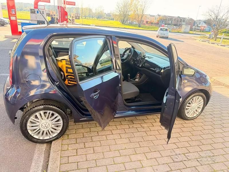 Begagnad VW up! 2016 Blå Halvkombi