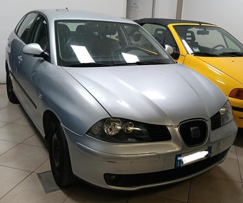 Argento Usata 2005 Seat Ibiza Reference Berlina | 2990 € (Molto cara) - Immagine 1/4