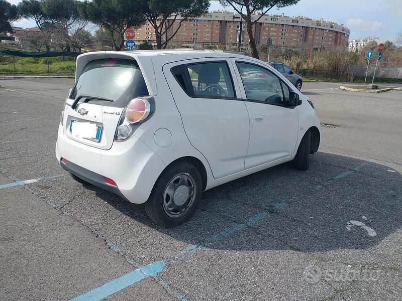 Usata Chevrolet Spark 68 CV (50 kW) 2011 Bianco Utilitaria