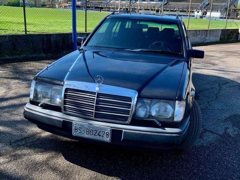 Usata Mercedes 200 122 CV (89 kW) 1989 Nero Station wagon