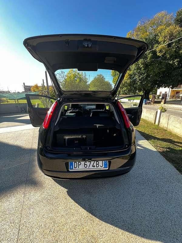 Usata Fiat Punto Active 75 CV (55 kW) 2008 Nero Berlina